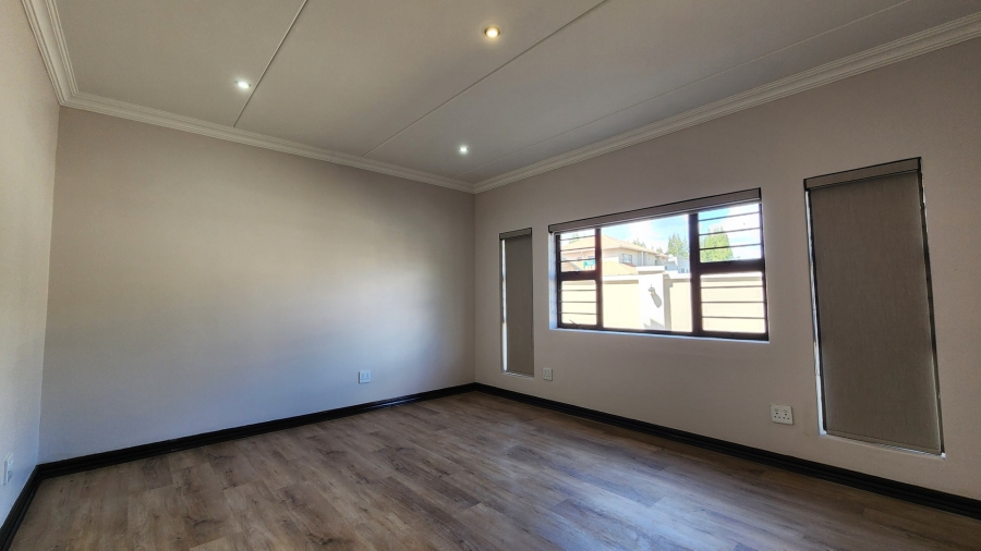 To Let 6 Bedroom Property for Rent in Tuscany Ridge North West